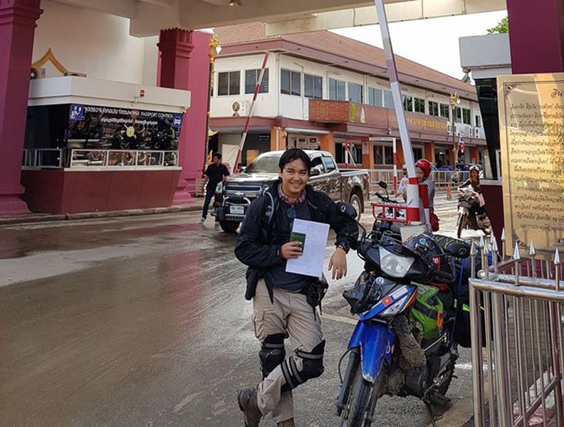 Chàng trai Việt bắt đầu chuyến phiêu lưu vòng quanh thế giới bằng xe máy