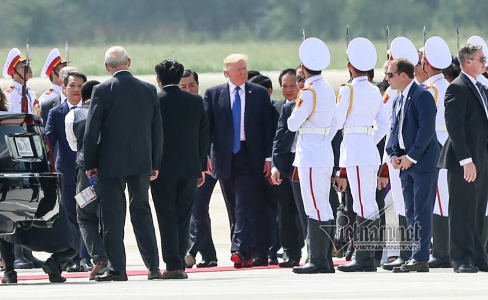 Không lực Một đưa Tổng thống Mỹ Donald Trump tới Đà Nẵng