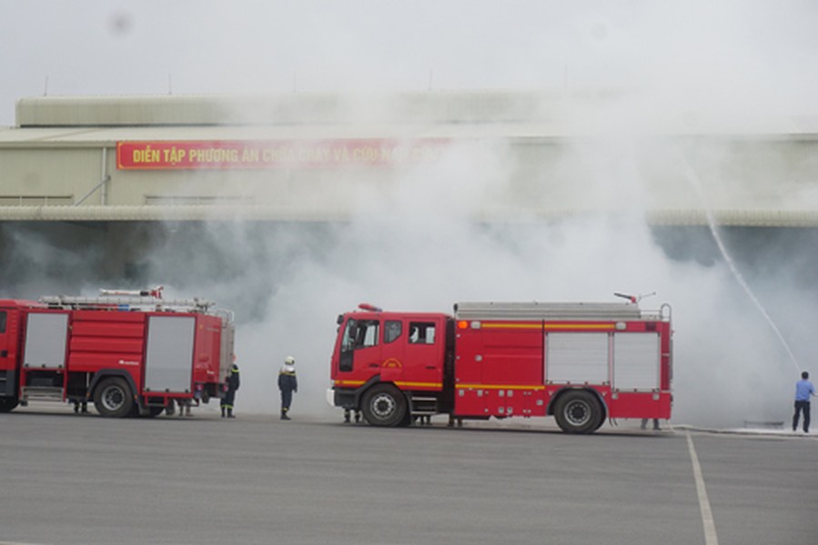 Nhiều lực lượng tham gia diễn tập phương án chữa cháy, cứu nạn