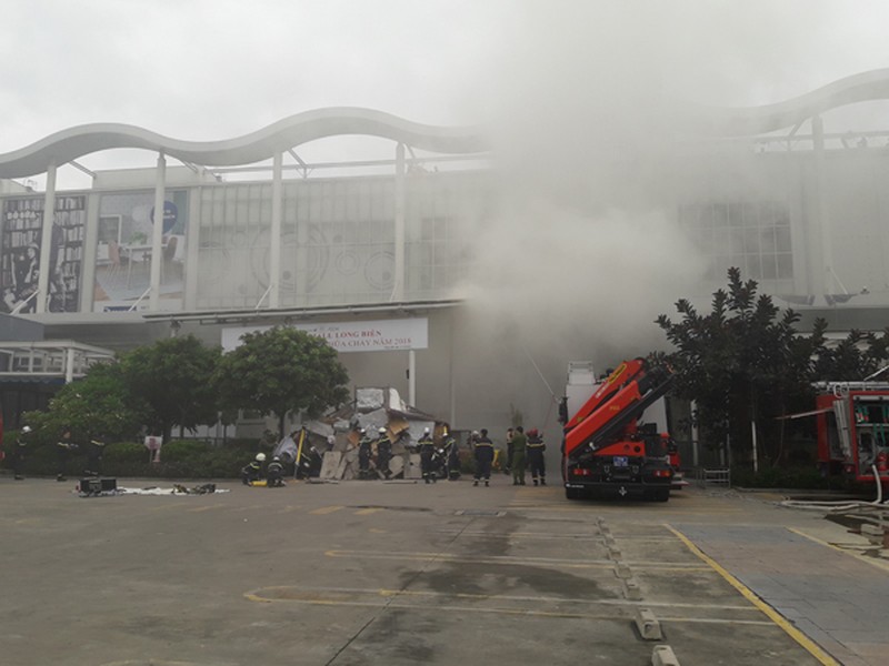 Giải quyết nhanh tình huống cứu nạn, chữa cháy giả định tại Aeon Mall Long Biên  ​