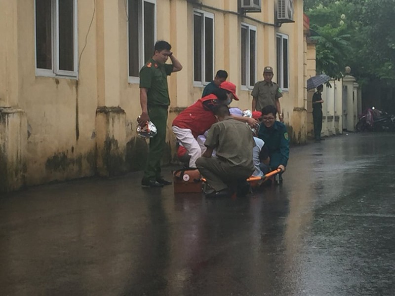 Cứu nạn người mắc kẹt trong đám cháy ngôi nhà tại 28B Điện Biên Phủ