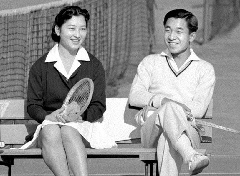 Những bức ảnh hiếm hoi về cuộc đời Nhật hoàng Akihito