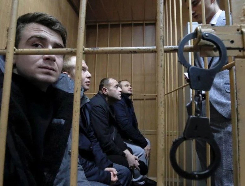 Những hình ảnh xúc động tại cuộc trao đổi tù nhân lịch sử giữa Ukraine và Nga