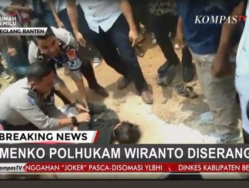 [Ảnh] Toàn cảnh vụ Bộ trưởng An ninh Indonesia bị nghi phạm theo IS tấn công bằng dao