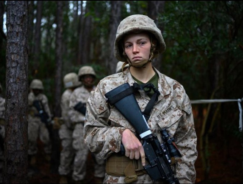 [Ảnh] Hậu trường cuộc sống thực của các đội nữ quân nhân, chiến binh nổi tiếng thế giới