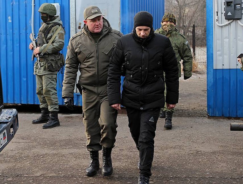 Ukraine và phiến quân miền Đông trao đổi toàn bộ tù nhân, liệu xung đột có chấm dứt?