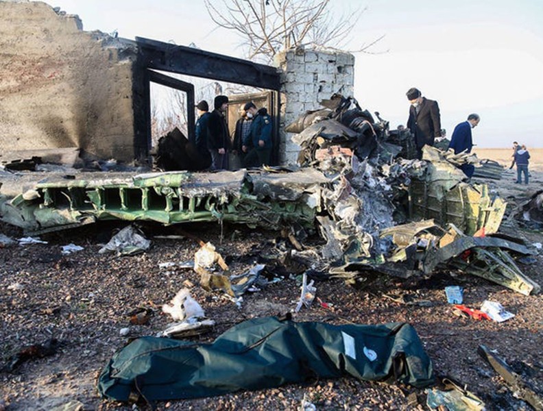 Ukraine biết chuyến bay 752 bị bắn hạ, nhưng thận trọng đối phó với Iran