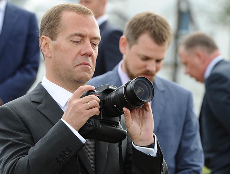 Nhìn lại sự nghiệp chính trị của ông Medvedev qua ảnh