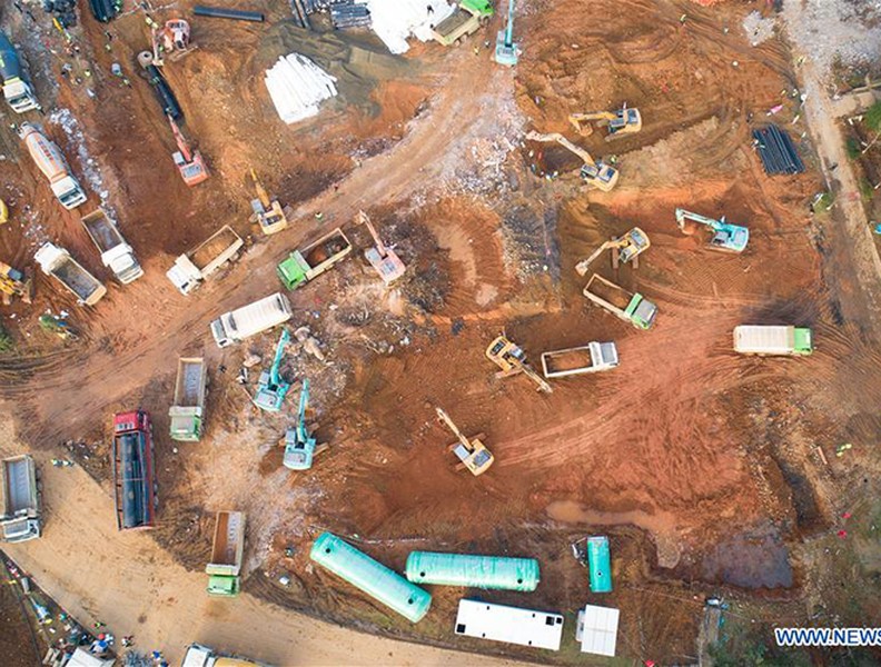 Hình ảnh mới nhất về xây dựng 2 bệnh viện chống đại dịch viêm phổi ở Vũ Hán