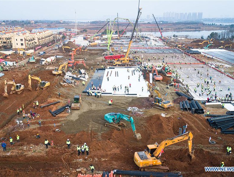 Hình ảnh mới nhất về xây dựng 2 bệnh viện chống đại dịch viêm phổi ở Vũ Hán