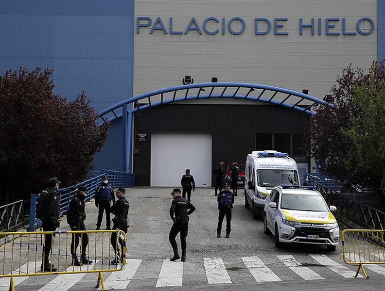 Trưng dụng sân băng làm nhà xác, Tây Ban Nha kêu gọi NATO hỗ trợ chống dịch Covid-19