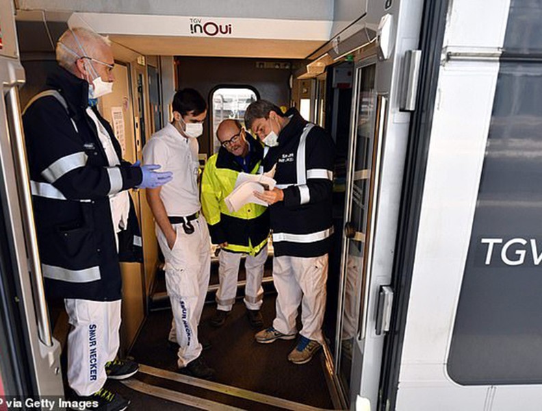 Pháp và Italia sơ tán bệnh nhân Covid-19 nhờ Đức điều trị