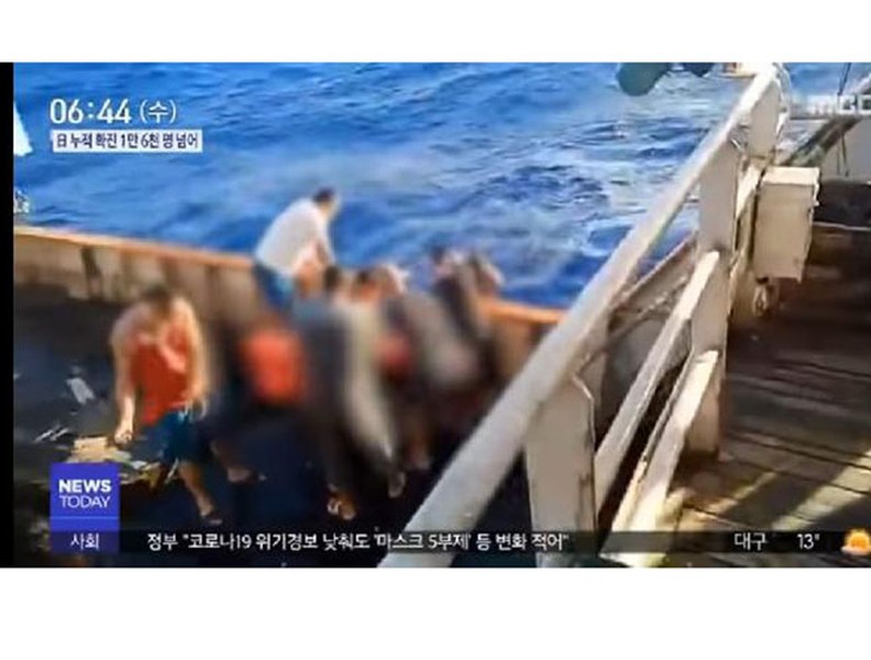 [Ảnh] Vụ hải táng 3 thuyền viên thổi bùng căng thẳng ngoại giao Indonesia - Trung Quốc