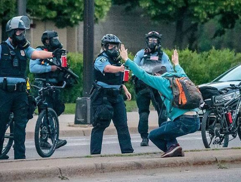 [Ảnh] Đi ngược quan điểm của Tổng thống Mỹ, TP. Minneapolis sẽ giải thể lực lượng cảnh sát
