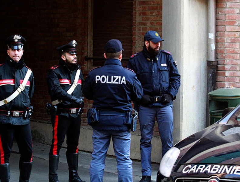 [Ảnh] Cảnh sát Italia 