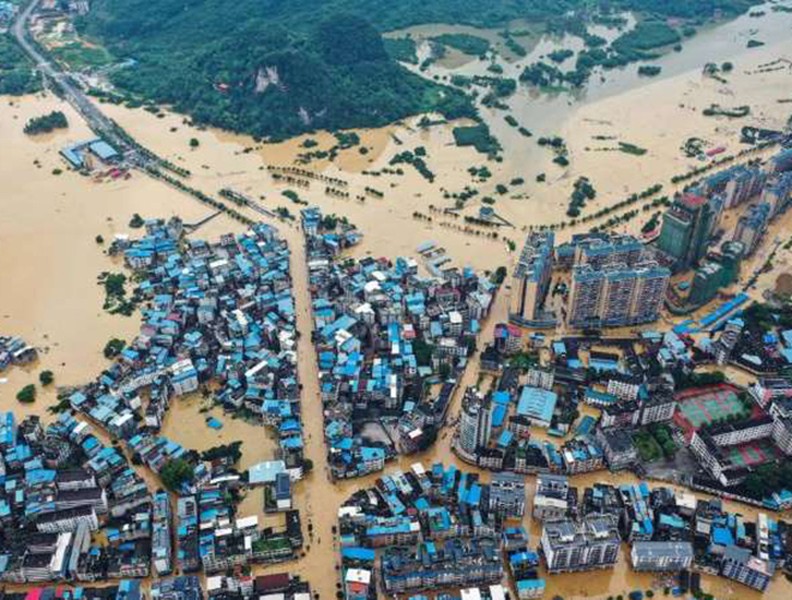 [Ảnh] Chưa hết đợt dịch Covid-19 thứ hai, Trung Quốc lại ứng phó với lũ lụt lịch sử