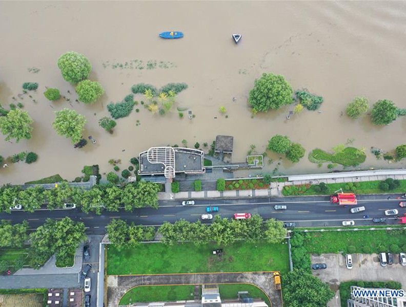[Ảnh] Chưa hết đợt dịch Covid-19 thứ hai, Trung Quốc lại ứng phó với lũ lụt lịch sử