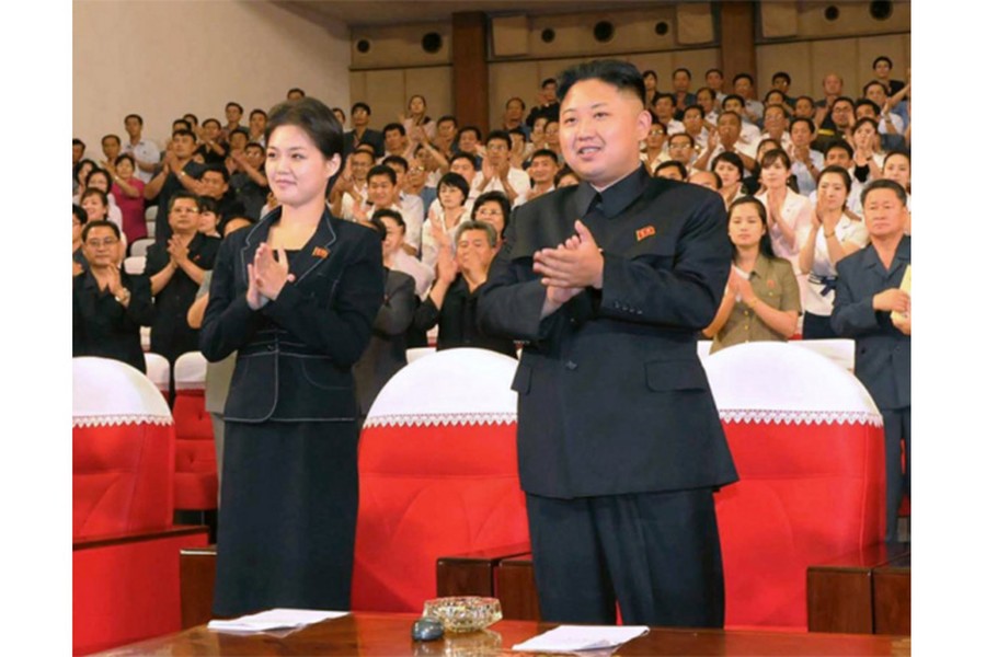 [ẢNH] Vợ ông Kim Jong-un thậm chí còn đẹp hơn lần đầu thăm Trung Quốc, dù vẻ mặt đượm buồn