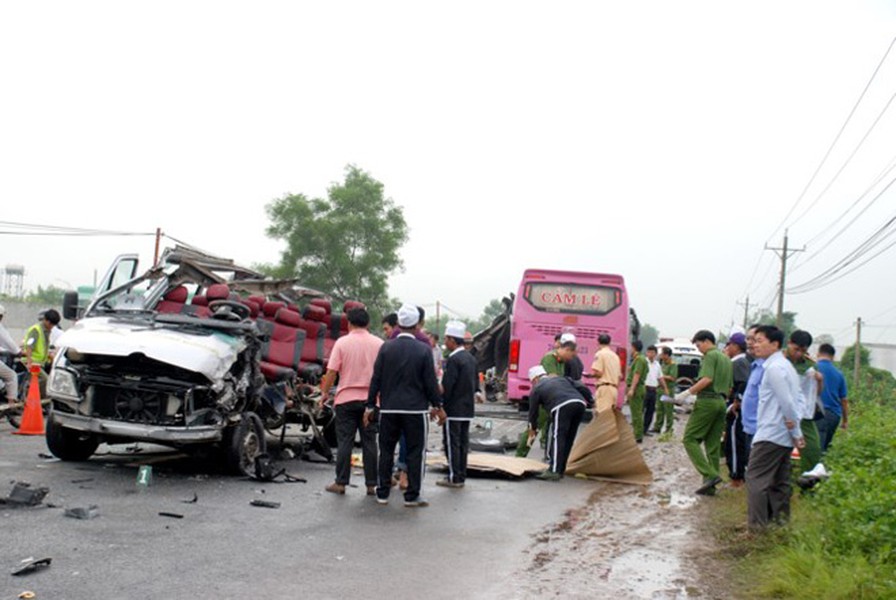 Hiện trường vụ tai nạn thảm khốc ở Tây Ninh, 6 người tử vong