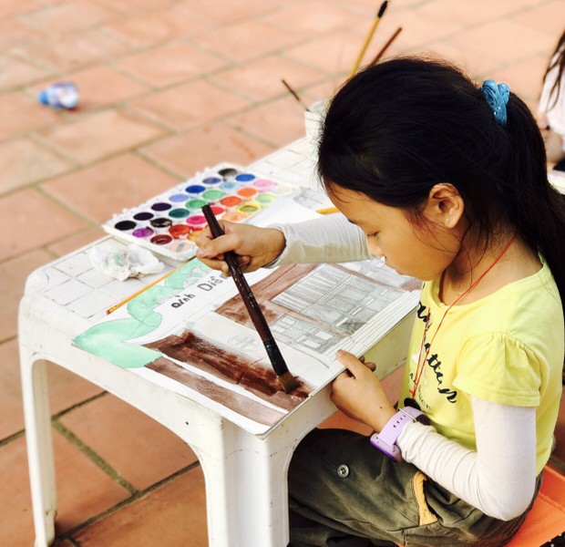 Kéo trẻ nhỏ rời xa màn hình smartphone, ra phố vẽ ký họa bốn mùa Hà Nội