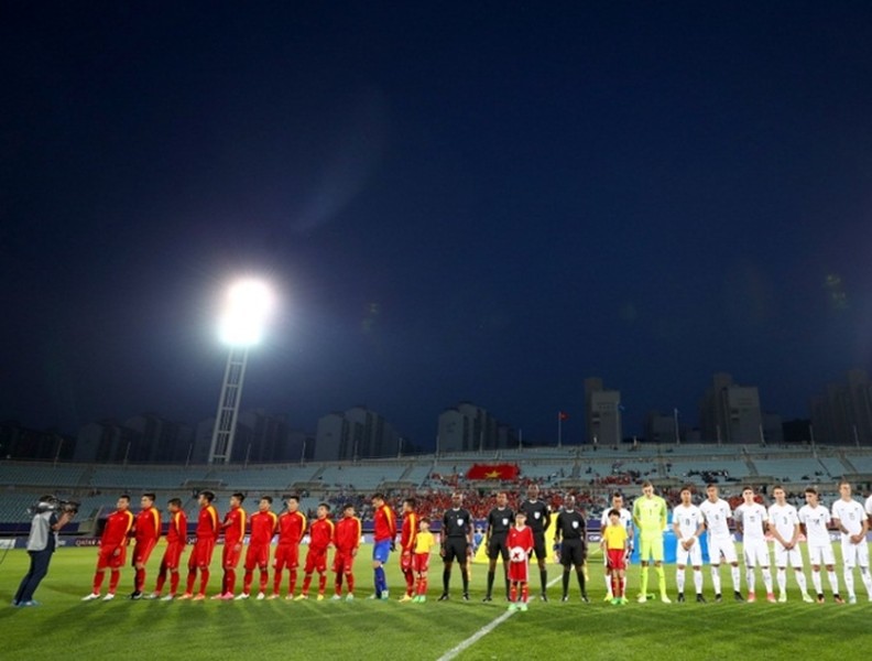 Chùm ảnh: U20 Việt Nam đan xen cảm xúc ở trận mở màn World Cup