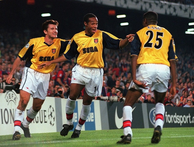 Cảnh báo cho Lacazette: 20 năm qua, áo số 9 ở Arsenal như bị ma ám!