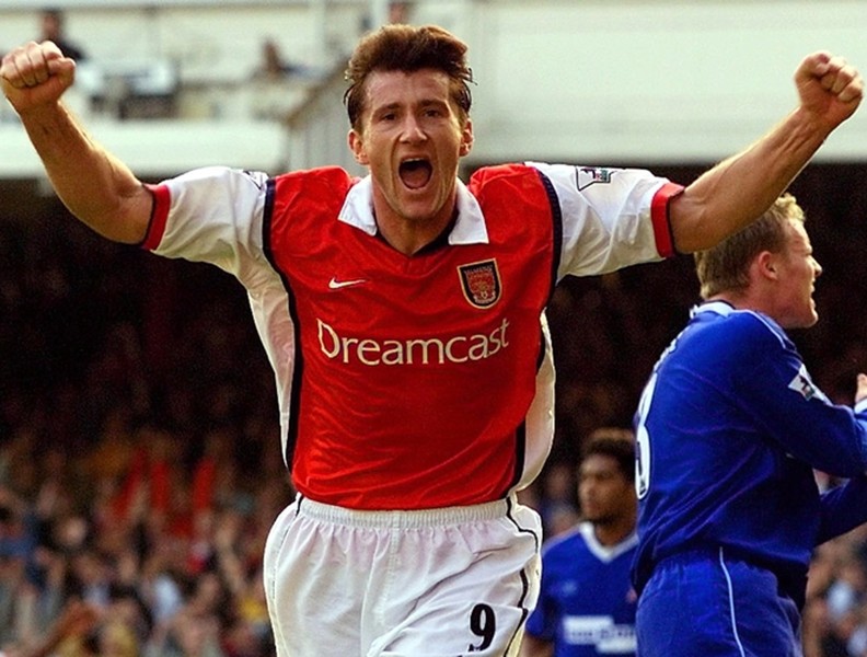 Cảnh báo cho Lacazette: 20 năm qua, áo số 9 ở Arsenal như bị ma ám!