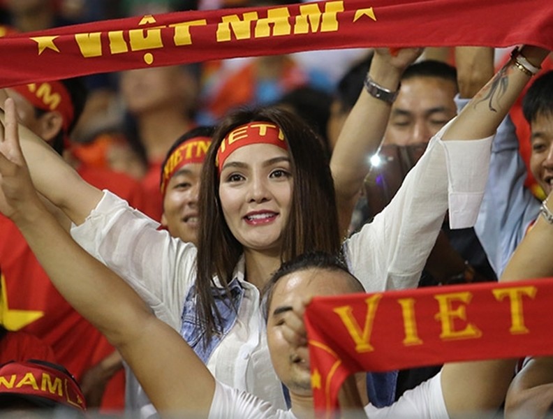 Có fan xinh như mộng cổ vũ, U22 Việt Nam vẫn không ghi nổi bàn nào