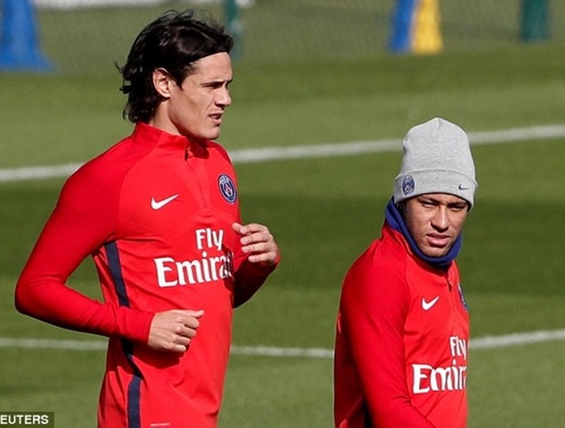 [ẢNH] Neymar và Cavani lạnh nhạt như người dưng trên sân tập PSG