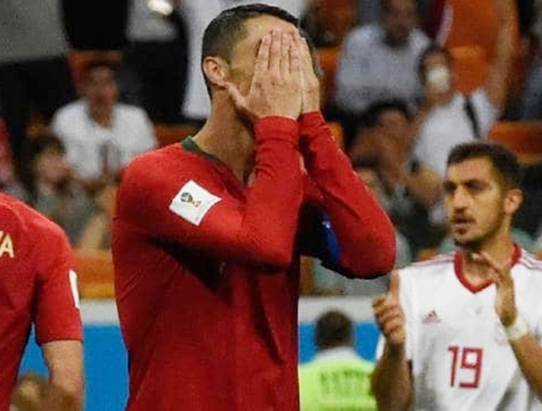 [ẢNH] Trượt 11m và đánh nguội, Ronaldo chơi trận xấu xí nhất của mình ở World Cup như thế nào?