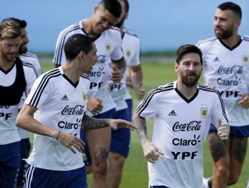 [ẢNH] Messi hứng khởi trở lại sân tập, sẵn sàng cho 
