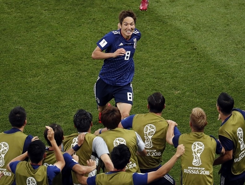 [ẢNH] Đây là cách ĐT Nhật Bản được chào đón sau khi trở về từ World Cup