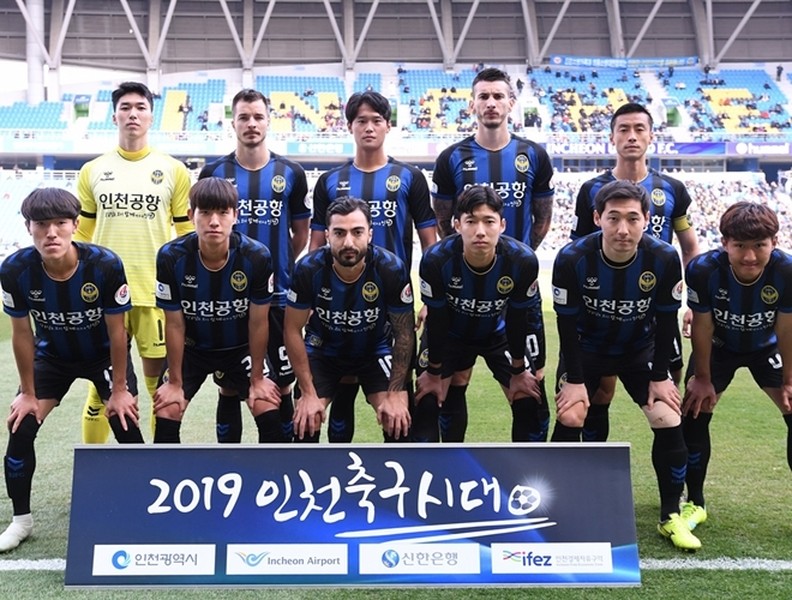 [ẢNH] Công Phượng vui vẻ ăn mừng chiến thắng cùng đồng đội Incheon United