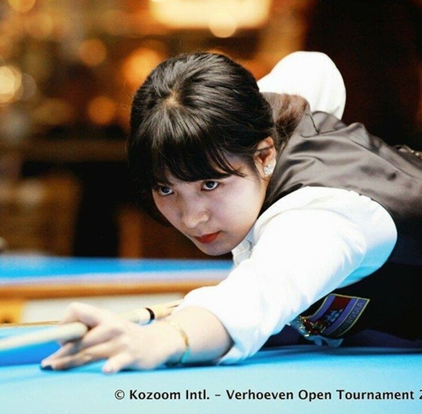 [ẢNH] Nữ cơ thủ xinh đẹp gây sốt ở giải Billiards carom châu Á 2019