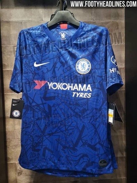 [ẢNH] Cận cảnh mẫu áo thi đấu mới với họa tiết khác người của Chelsea