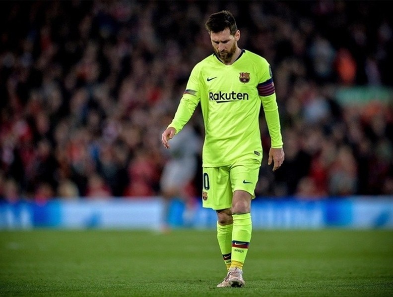 [ẢNH] Messi suy sụp sau trận thua thảm trước Liverpool