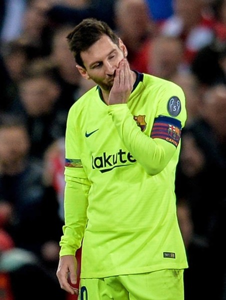 [ẢNH] Messi suy sụp sau trận thua thảm trước Liverpool
