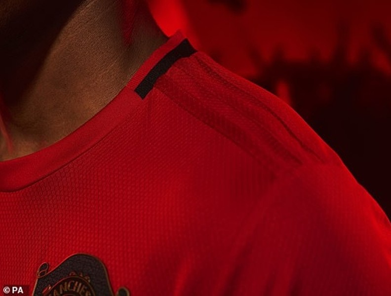 [ẢNH] Cận cảnh mẫu áo đấu cực chất của Man Utd mùa tới