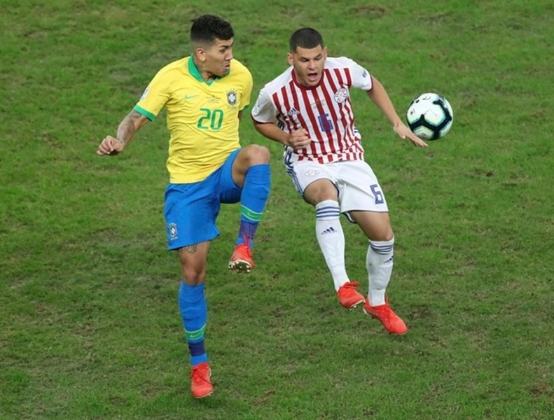 [ẢNH] Neymar bất lực nhìn Brazil chật vật hạ Paraguay để vào bán kết