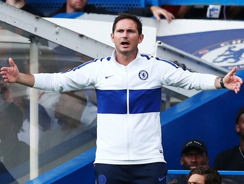 [ẢNH] Chelsea đánh rơi chiến thắng, Lampard như ngồi trên đống lửa