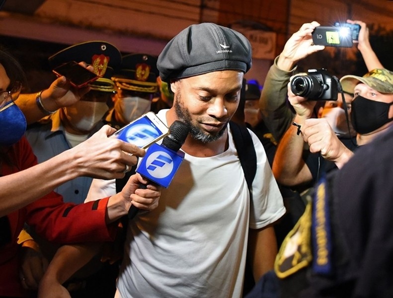 [ẢNH] Cận cảnh chỗ ở sang chảnh của Ronaldinho sau khi ra tù