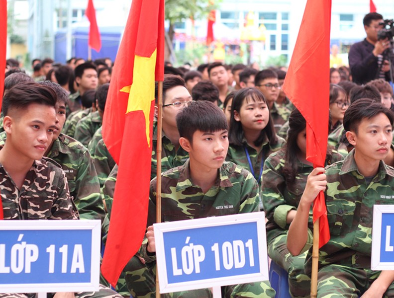 Lễ xuất quân đậm màu sắc của đương kim vô địch THPT Trần Quốc Tuấn