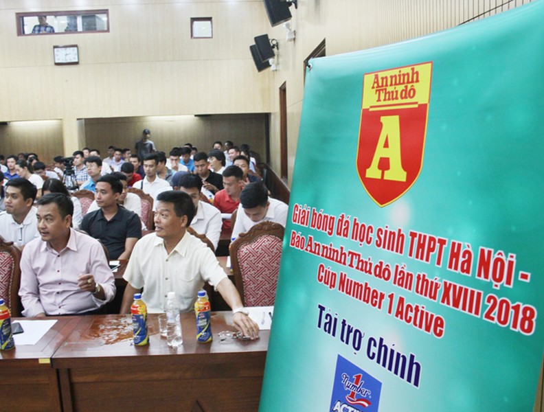 [ẢNH] Toàn cảnh lễ bốc thăm chia bảng giải bóng đá học sinh THPT Hà Nội 2018