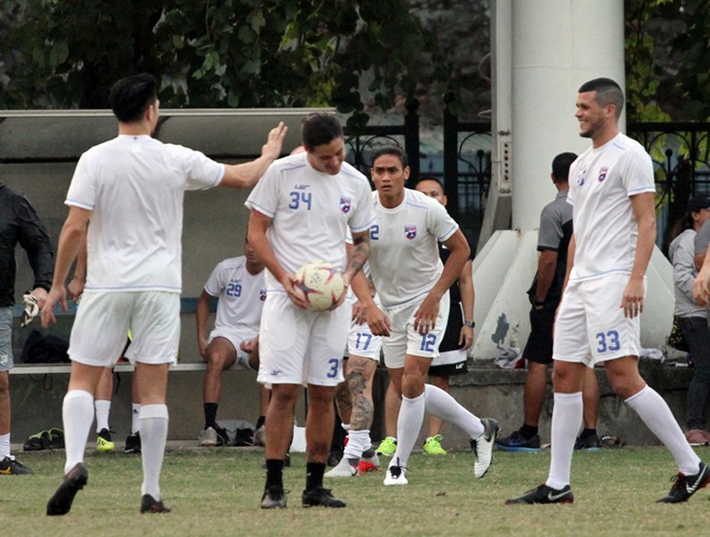 [ẢNH] Vỏn vẹn 16 cầu thủ Philippines tập trước trận tái đấu ĐT Việt Nam