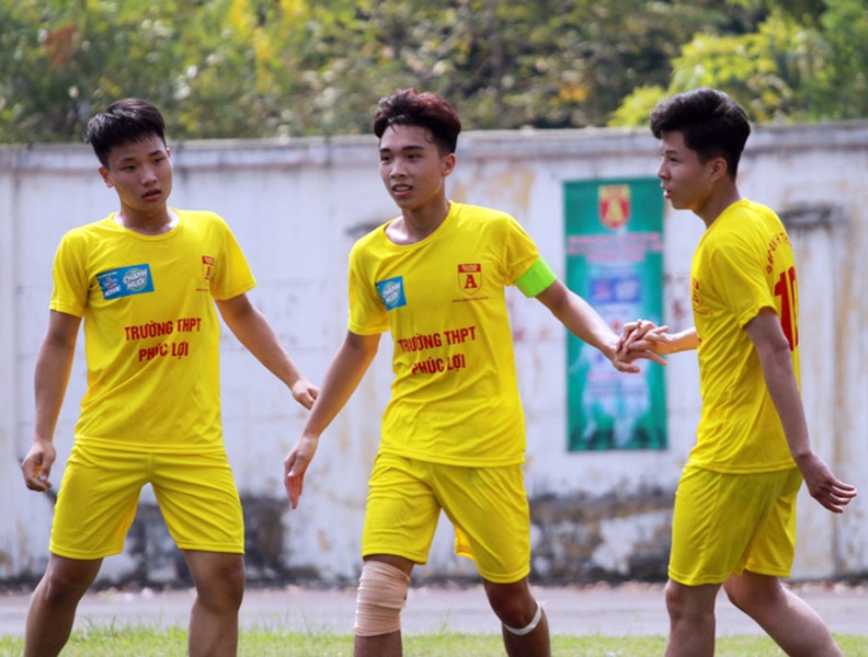 [ẢNH] So tài quyết liệt trong ngày khai mạc Giải bóng đá học sinh THPT Hà Nội 2019