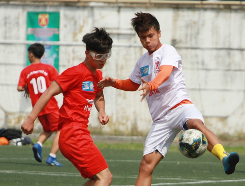[ẢNH] So tài quyết liệt trong ngày khai mạc Giải bóng đá học sinh THPT Hà Nội 2019