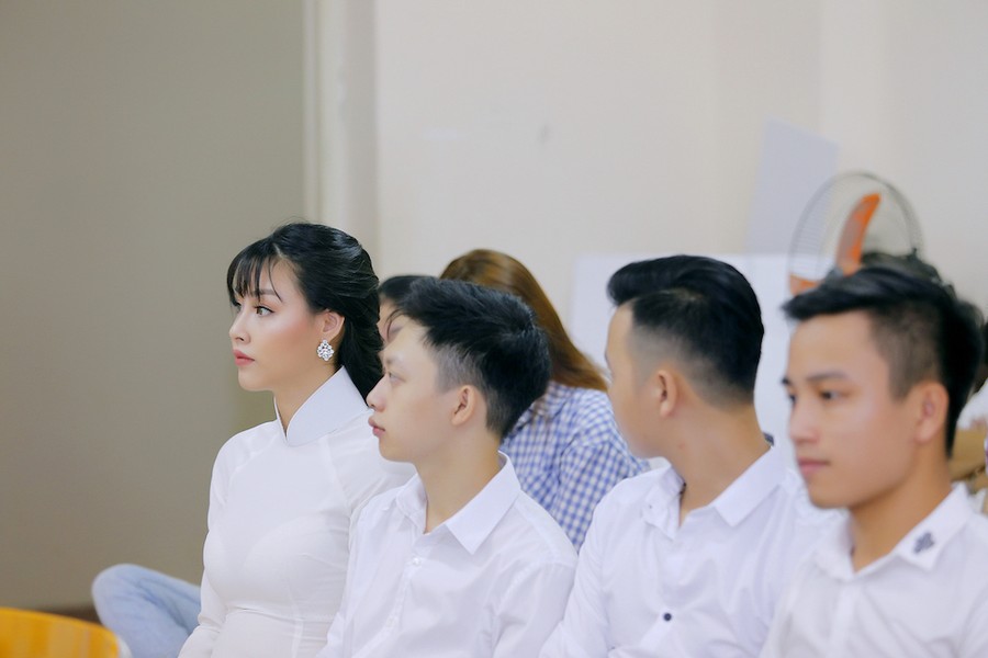 Hoa hậu biển Thuỳ Trang xuất sắc tốt nghiệp thủ khoa ngành thiết kế nội thất