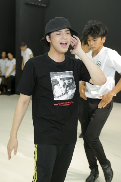 Chuẩn bị cho liveshow tại Hà Nội, Noo Phước Thịnh tập nhảy liên tục 5 tiếng