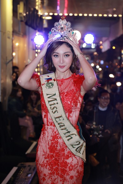 Hoa hậu có nhan sắc 'gây tranh cãi nhất trái đất' nói gì khi đến Việt Nam?