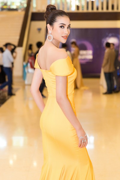 Ngắm vẻ đẹp lộng lẫy như công chúa của Hoa hậu Phạm Hương